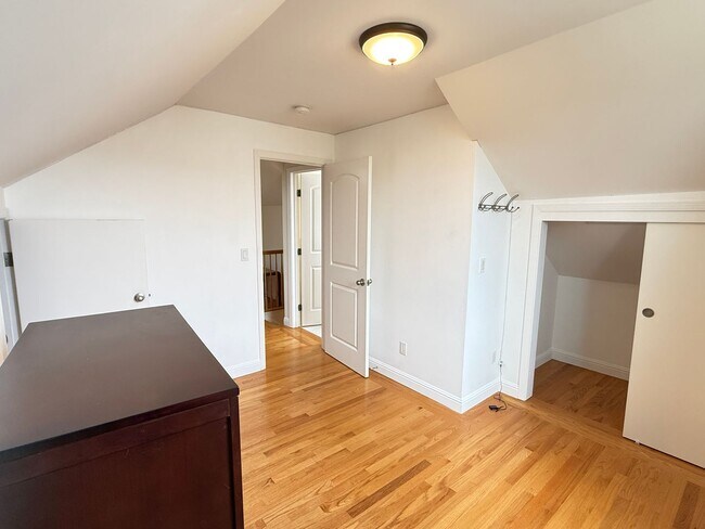 Building Photo - 882