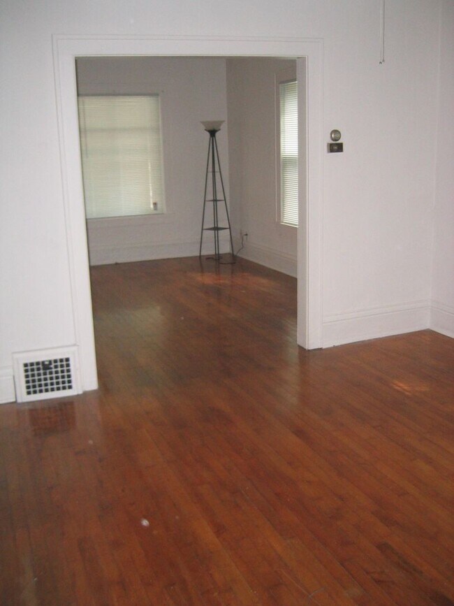 Building Photo - Van Hise Two Flat