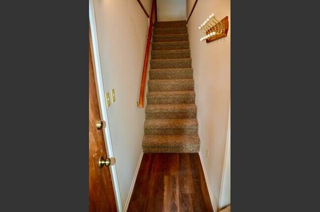 Building Photo - 31587 Circle View Dr