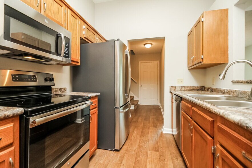 Building Photo - 411 Randall Ln