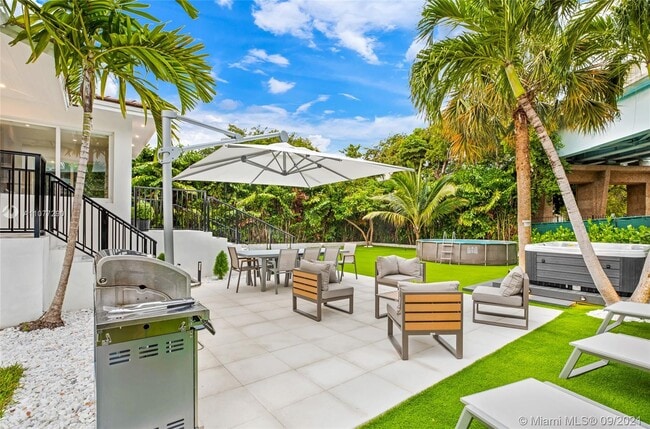 Building Photo - 38 SW 25th Rd