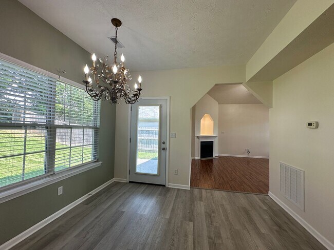 Building Photo - 1437 Day Lily Dr