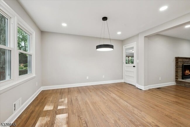 Building Photo - 19 Braidburn Way