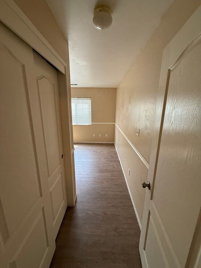 Building Photo - Spacious 4-Bedroom Home in Southwest Baker...