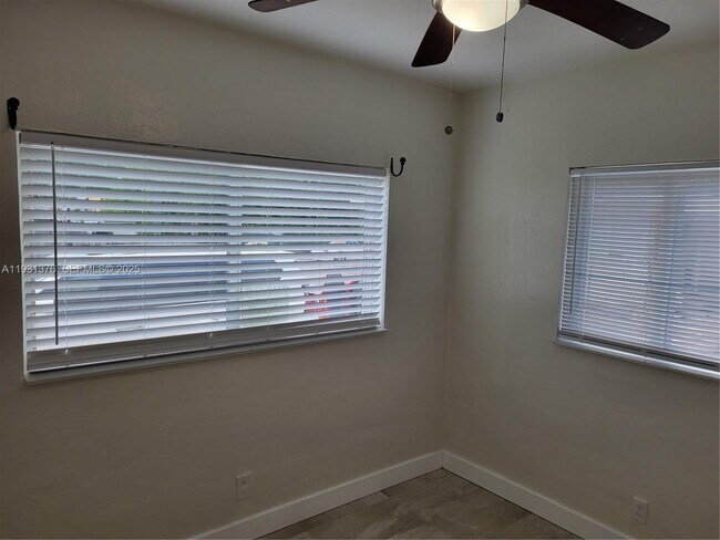 Building Photo - 1830 Monroe St