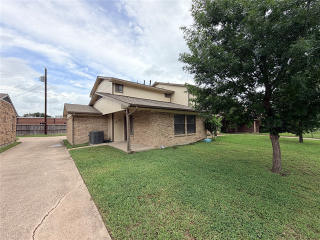 Building Photo - 2412 Lakeview Cir