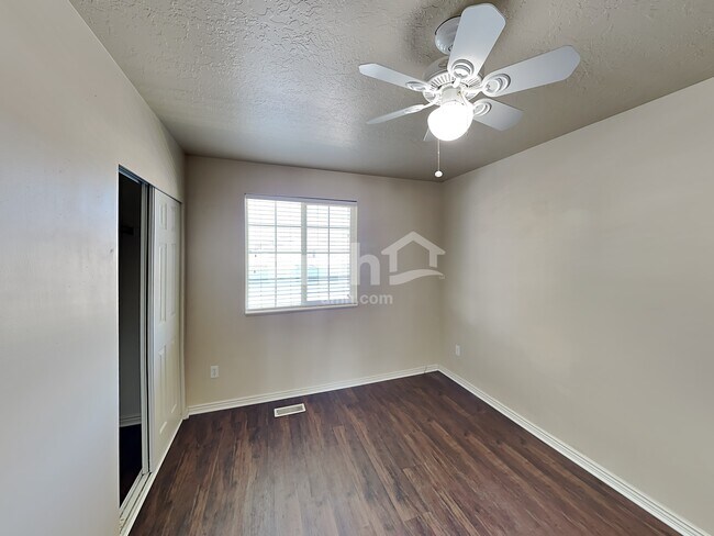 Building Photo - 1667 N 250 W