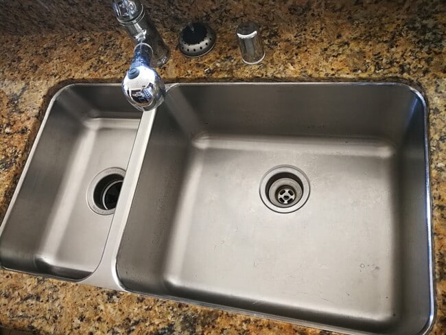 sink - 4791 Perugia St