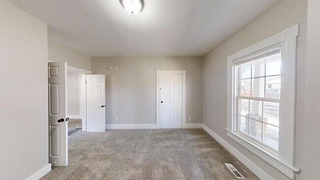 Building Photo - 219 N Institute St