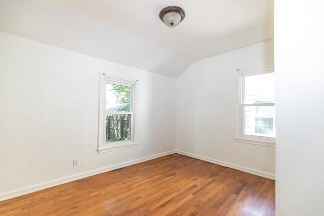 Building Photo - 343 E Royal Forest Blvd