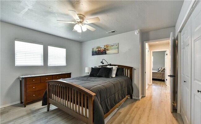 Building Photo - Remodeled 3-bedroom house!  Housing accepted!