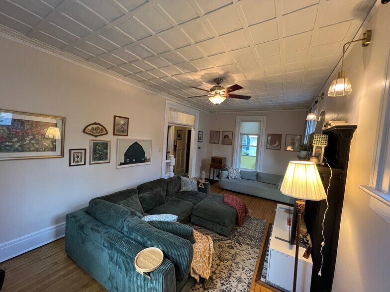 Building Photo - 210 Bucholz Ct