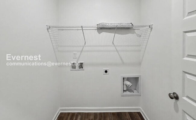 Building Photo - 3 Bed/2 Bath Home with Garage / Available Now!