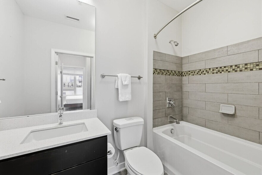 Building Photo - 421 E Market St