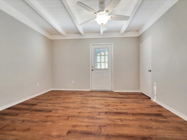 Building Photo - 208 E Starr Ave