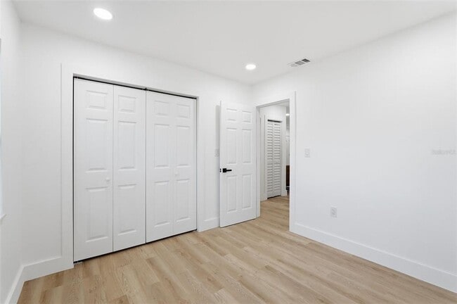 Building Photo - 2470 Del Rio Way