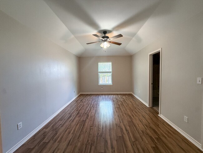 Building Photo - 3020 Pine Valley Dr
