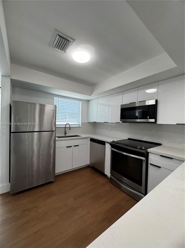 Building Photo - 1460 SW 24th Ct