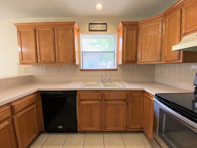 Building Photo - 3Bed/2Bath in Mcallen TX Now Available ( T...