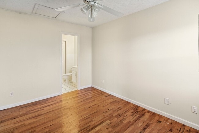 Building Photo - Black Mountain Duplex