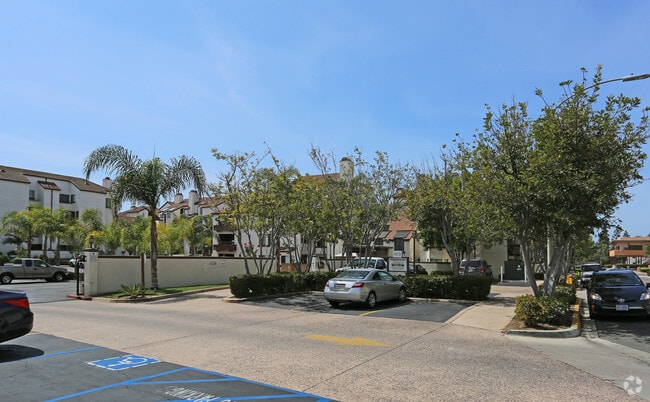 Building Photo - Parkwoods At The Village