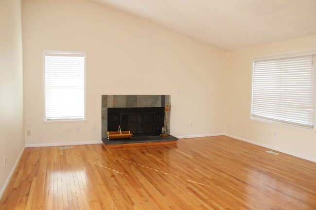 Building Photo - Lovely Three Bedroom Home Near Troutman Park