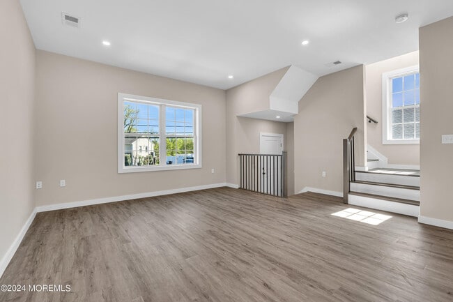 Building Photo - 333 1st St