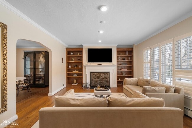 Building Photo - 476 St Clair Ave