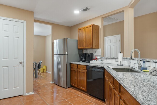 Building Photo - 16122 Taloncrest Dr