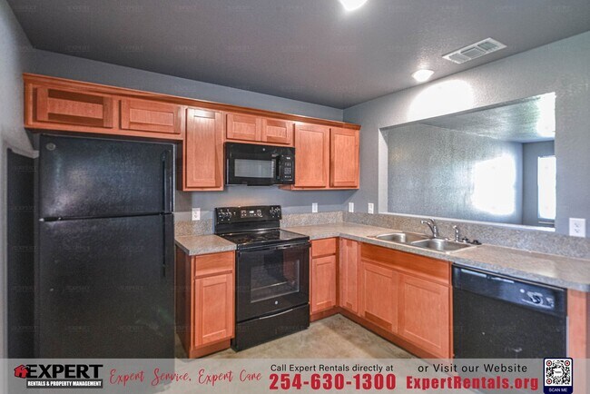 Building Photo - Discover the perfect blend of comfort and convenience!!