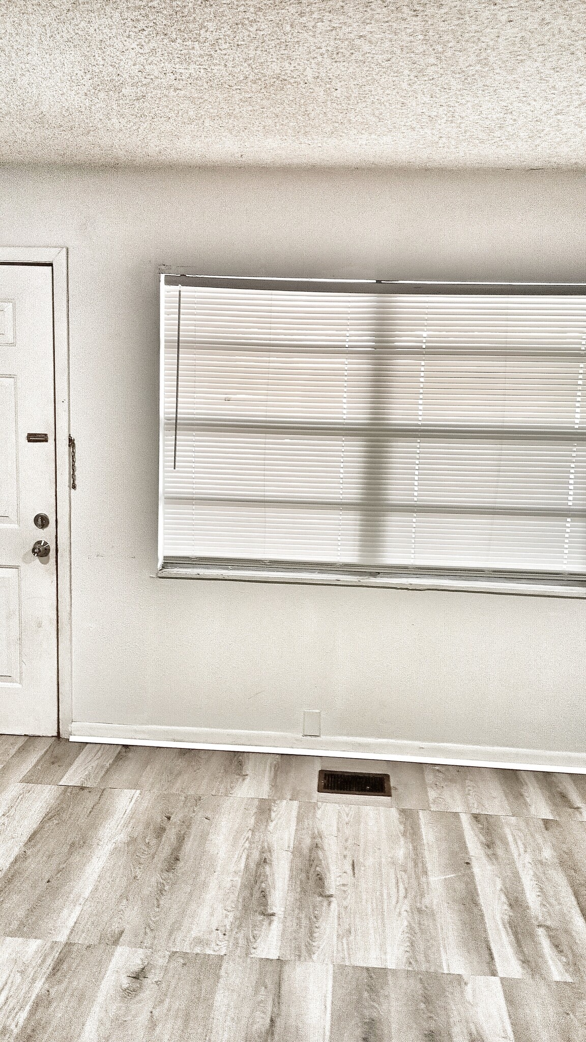 Large front window - 10008 N Pawnee Ave