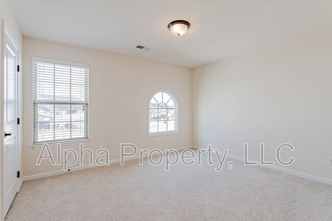 Building Photo - 12 Irvington Dr