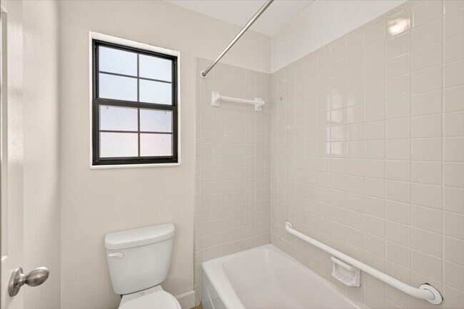 Building Photo - 898 Meginnis Ln