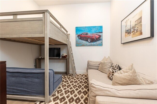 Building Photo - 2425 Peachtree Rd NE