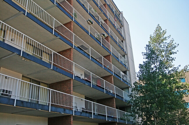 Building Photo - One Bedroom Condominium