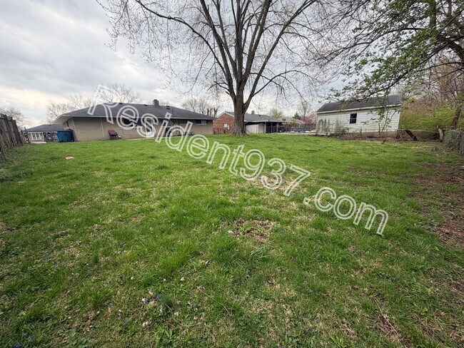 Building Photo - 3 Bed 2 bath Home