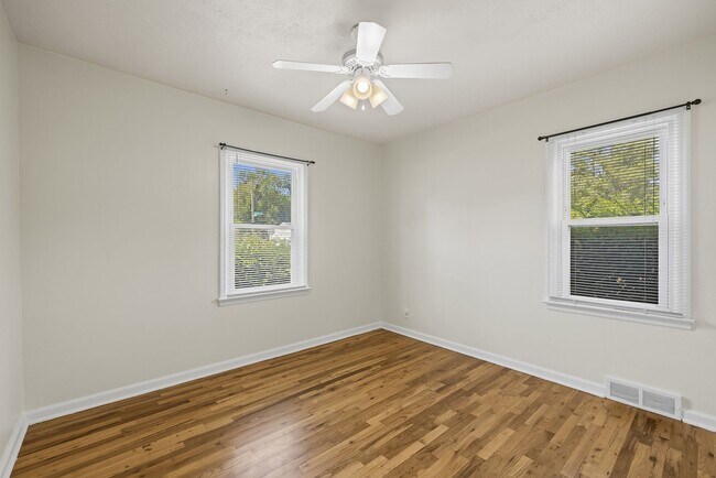 Building Photo - Cozy 3-Bedroom Ranch with Garage in Charming Old Towne Bellevue