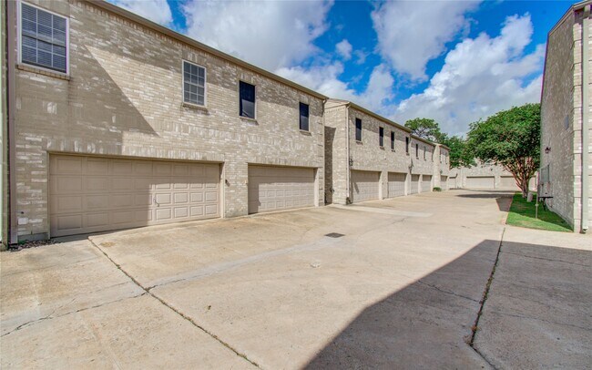 Building Photo - 3088 Holly Hall St