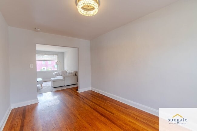 Building Photo - 8666 Oak Rd