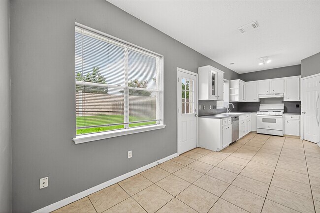 Building Photo - 4806 Sunshine Dr