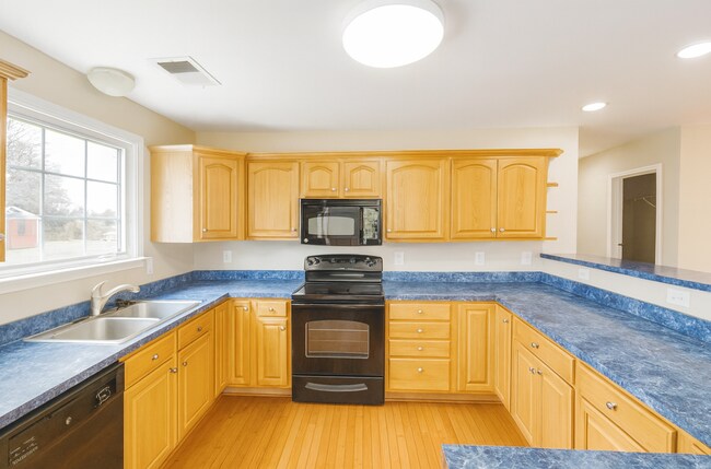 Building Photo - 42802 Higgs Ln