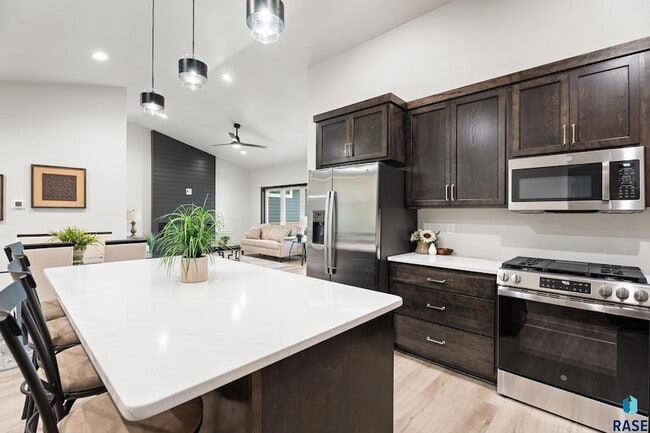 Building Photo - 1109 S Foss Ave