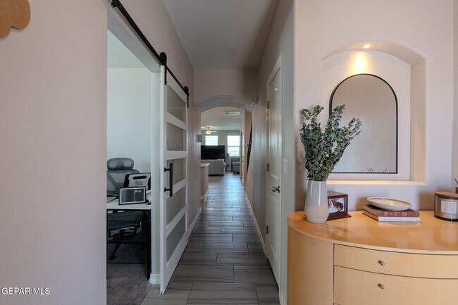 Building Photo - 305 Del Palmar