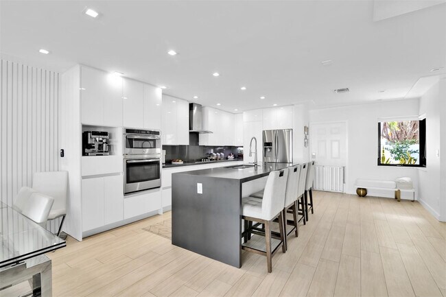 Building Photo - 1035 Boca Cove Ln