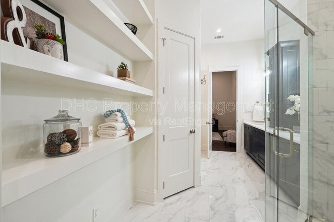 Building Photo - 738 Highland Ave NE