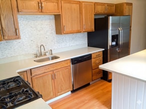 Building Photo - Luxury Home - South Side Flats