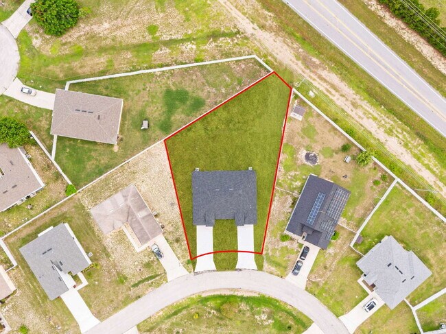 Building Photo - Stylish & Spacious 3 Bedroom Home in Prime Location!