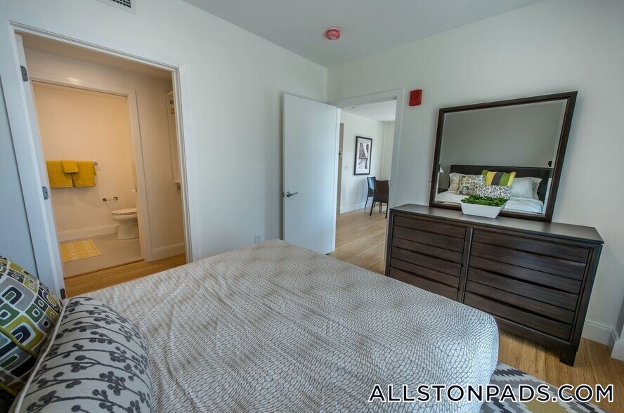 Building Photo - 40 Malvern St