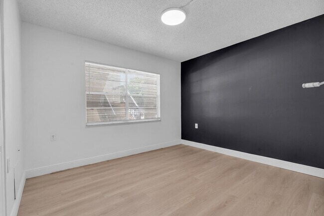 Building Photo - 1102 Bahama Bend