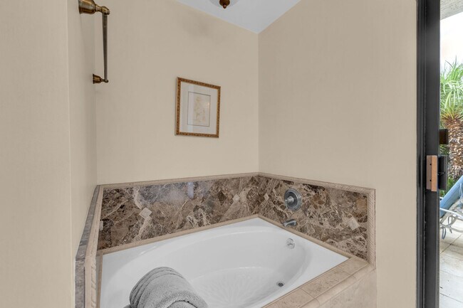 Building Photo - 31 Stanford Dr